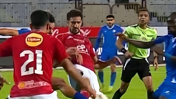 إعلامي يكشف سبب إصابات لاعبي الأهلي المتكررة