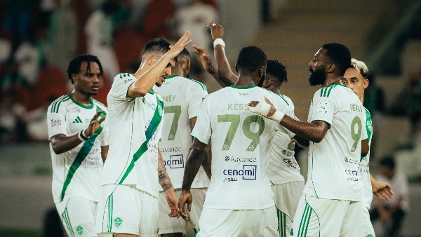 أهلي جدة يواجه ضمك بهدف الصدارة المؤقتة في دوري روشن السعودي
