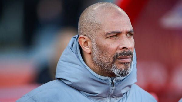 إيريك سيكو شيل يرفع سقف طلباته لتجديد عقده مع منتخب نيجيريا