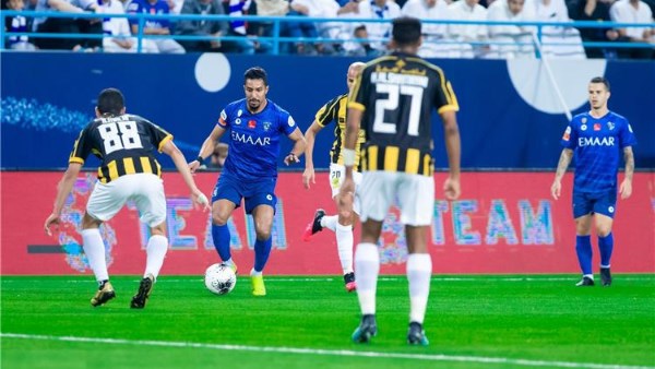 بـ 10 لاعبين .. اتحاد جدة يخطف نقطة ثمينة من الهلال فى الدوري السعودي