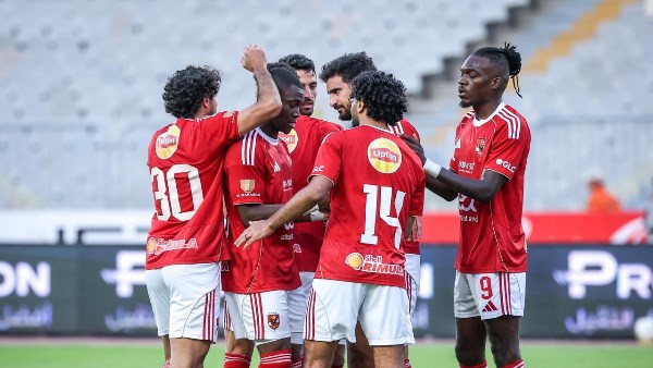 طلب مساواته بزيزو وتريزيجيه.. كواليس رحيل نجم سوبر عن الأهلي