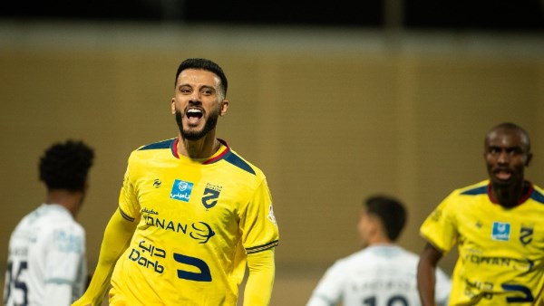 الحزم يحقق فوزًا ثمينًا على الأخدود 2-1 في دوري روشن السعودي