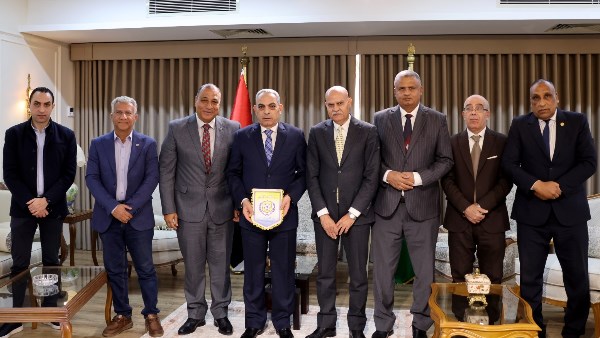 محافظ الإسماعيلية يستقبل اللجنة المعينة لإدارة النادي الإسماعيلي