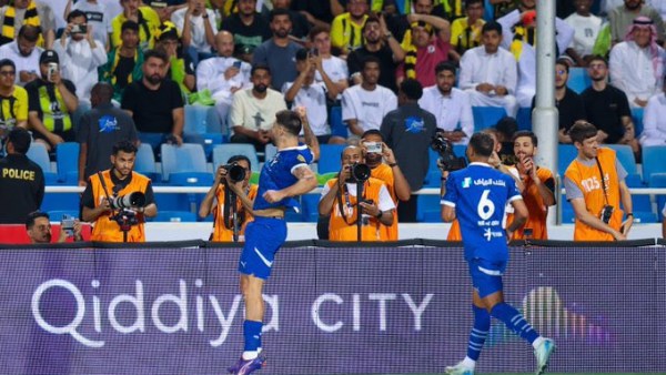 الهلال يواجه التعاون في مواجهة حاسمة لتعويض التعثر واستعادة صدارة الدوري السعودي