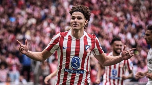 جوليان ألفاريز.. رغبة برشلونة تصطدم بعقبات أتلتيكو مدريد وشروط مالية ضخمة
