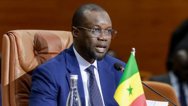 أزمة مشجعي السنغال في المغرب تتصاعد.. رئيس الوزراء يلوح بازدواجية المعايير ويطرح خيار «العفو أو الترحيل»