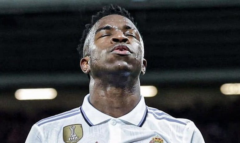 «فينيسيوس» يفتح النار: العنصرية جبن.. ولا أفهم سبب إنذاري خلال مواجهة ريال مدريد وبنفيكا