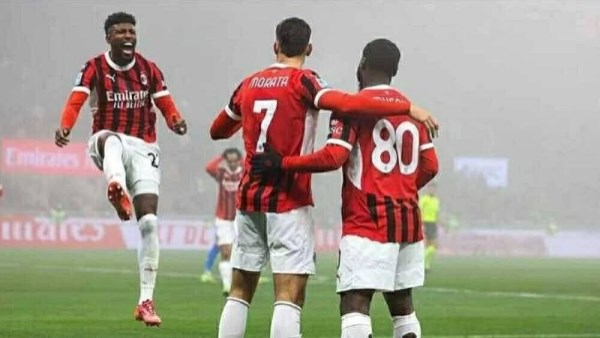 الدوري الإيطالي.. ميلان يفلت من الهزيمة أمام كومو
