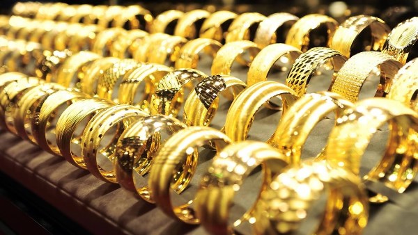 350 جنيها تراجعا.. هبوط قوي في أسعار الذهب الآن
