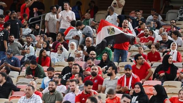 شوبير يتغنى بجماهير مصر : دائمًا ما تكون في الموعد