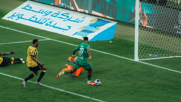 جولة الأرقام القياسية في الدوري السعودي.. ديربي جدة يشعل المدرجات .. وسباق الهدافين يبلغ ذروته .. وانجاز كبير لتوني