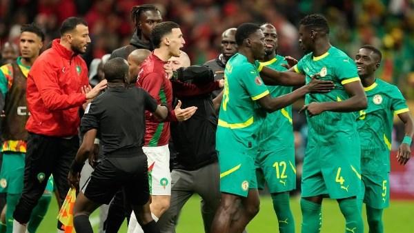 خبير تحكيمي يفجر مفاجأة: قرارات الحكم تحمي منتخب السنغال في أزمة نهائي أفريقيا