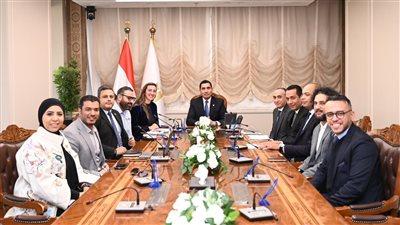 وزير الشباب والرياضة يبحث خطة الاتحاد المصري للريشة الطائرة