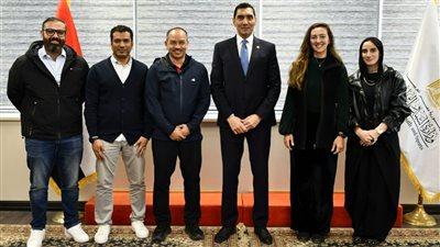 وزير الرياضة يبحث استضافة بطولة العالم للريشة الطائرة 2026