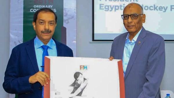 رئيس الاتحاد الدولي للهوكي يشيد بتنظيم مصر للبطولة المؤهلة لكأس العالم