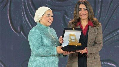 السيدة انتصار السيسي تكرم مي زين الدين لدعم الرياضة البارالمبية