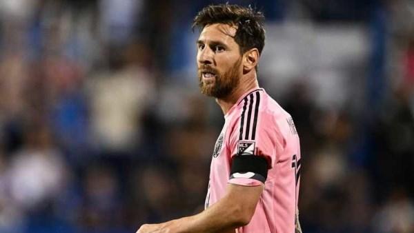 ميسي يحطم رقم بيليه التاريخي في الركلات الحرة