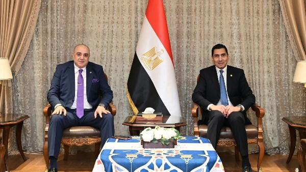 لمتابعة خطط التطوير.. وزير الشباب يستقبل رئيس نادي الشمس