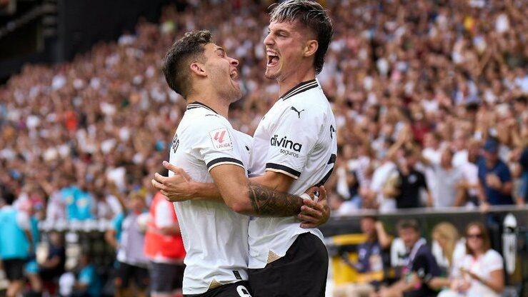 فالنسيا يقلب الطاولة على ديبورتيفو ألافيس 3-2 في الدوري الإسباني