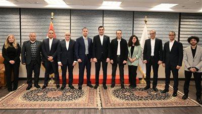 وزارة الشباب والرياضة وشركة استادات تبحثان تطوير الاستثمار الرياضي