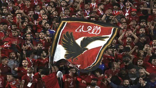 رغم ضعف الأداء الفني.. شوبير يتغزل في تشجيع جماهير الأهلي أمام سموحة