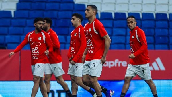 منتخب مصر ...أحمد جلال يكسب الرهان في لقطة طريفة مع طارق السيد