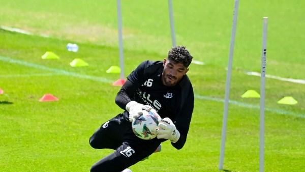 أحمد حسن يكشف سبب استبعاد محمد صبحي من قائمة الزمالك لمباراة المصري