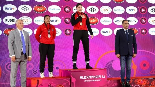 منتخب المصارعة النسائية تحت 20 سنة يحصد 5 ميداليات بالبطولة الأفريقية بالإسكندرية