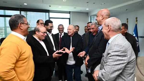 هاني أبو ريدة يستقبل مجموعة من أندية الجمعية العمومية
