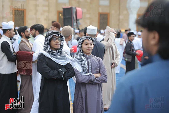 العيد من مسجد الحسين