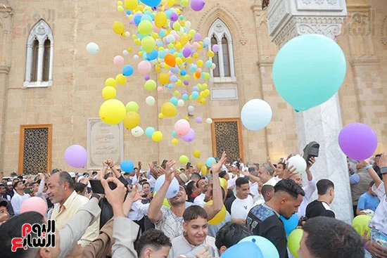 فرحة من قلب مسجد الحسين