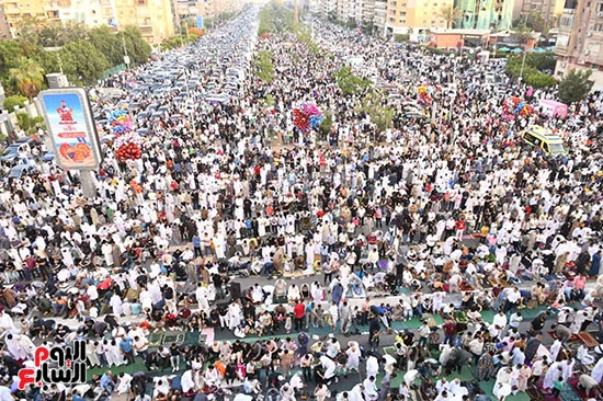 حضور كبير يعكس روح المحبة والفرحة بالعيد