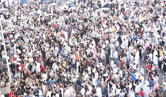 اقبال كثيف من المصلين على صلاة عيد الاضحى