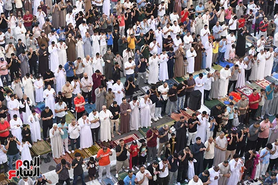 مشهد مبهج من صلاة العيد بمساكن شيراتون