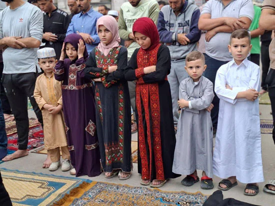 أطفال غزة خلال صلاة العيد أطفال غزة خلال صلاة العيد