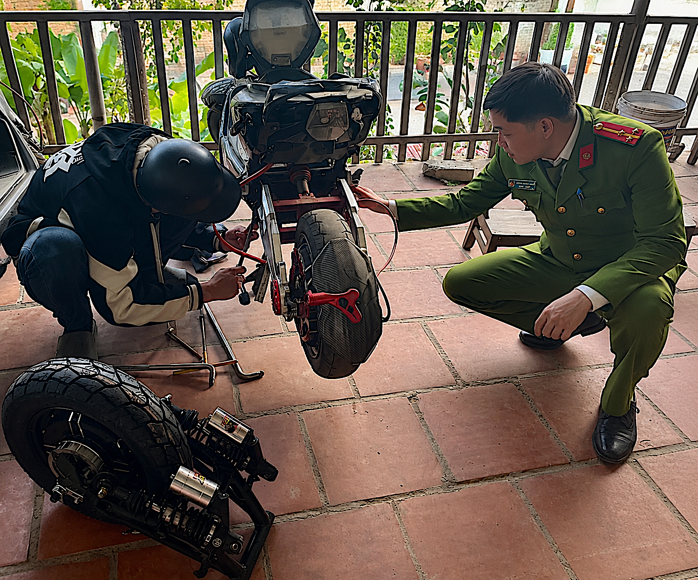 học sinh độ xe