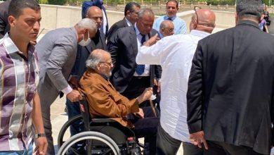 على كرسي متحرك.. ممدوح عباس يودع الفنان الزملكاوي هاني شاكر